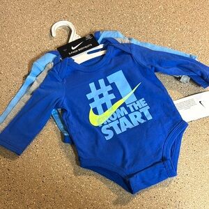 Brand NEW! * NIKE * 3 Pack * Bodysuit One Piece * 3M *